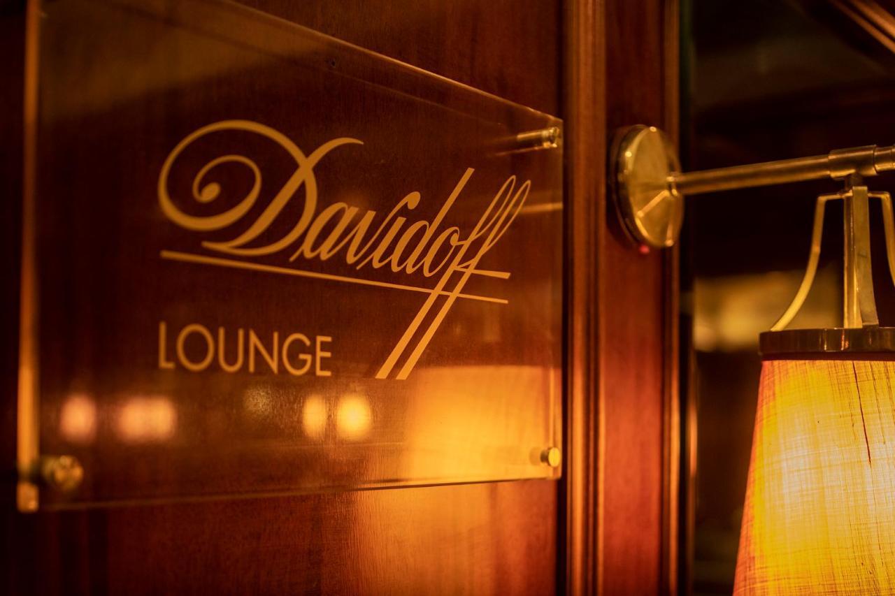 Hotel-Restaurant Erbprinz Ettlingen Exterior photo The Davidoff Lounge at Zurich Airport