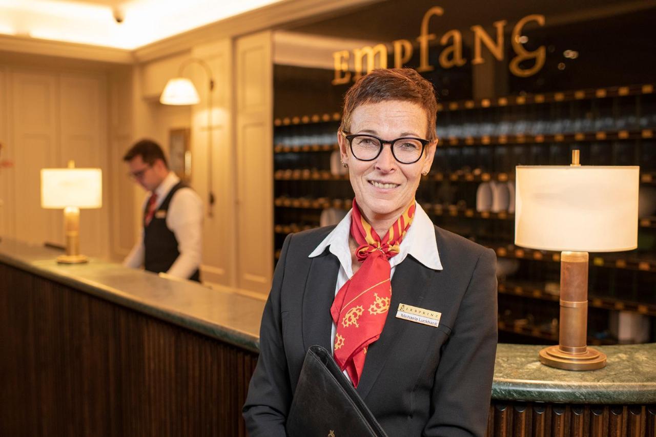 Hotel-Restaurant Erbprinz Ettlingen Exterior photo A hotel receptionist at the front desk